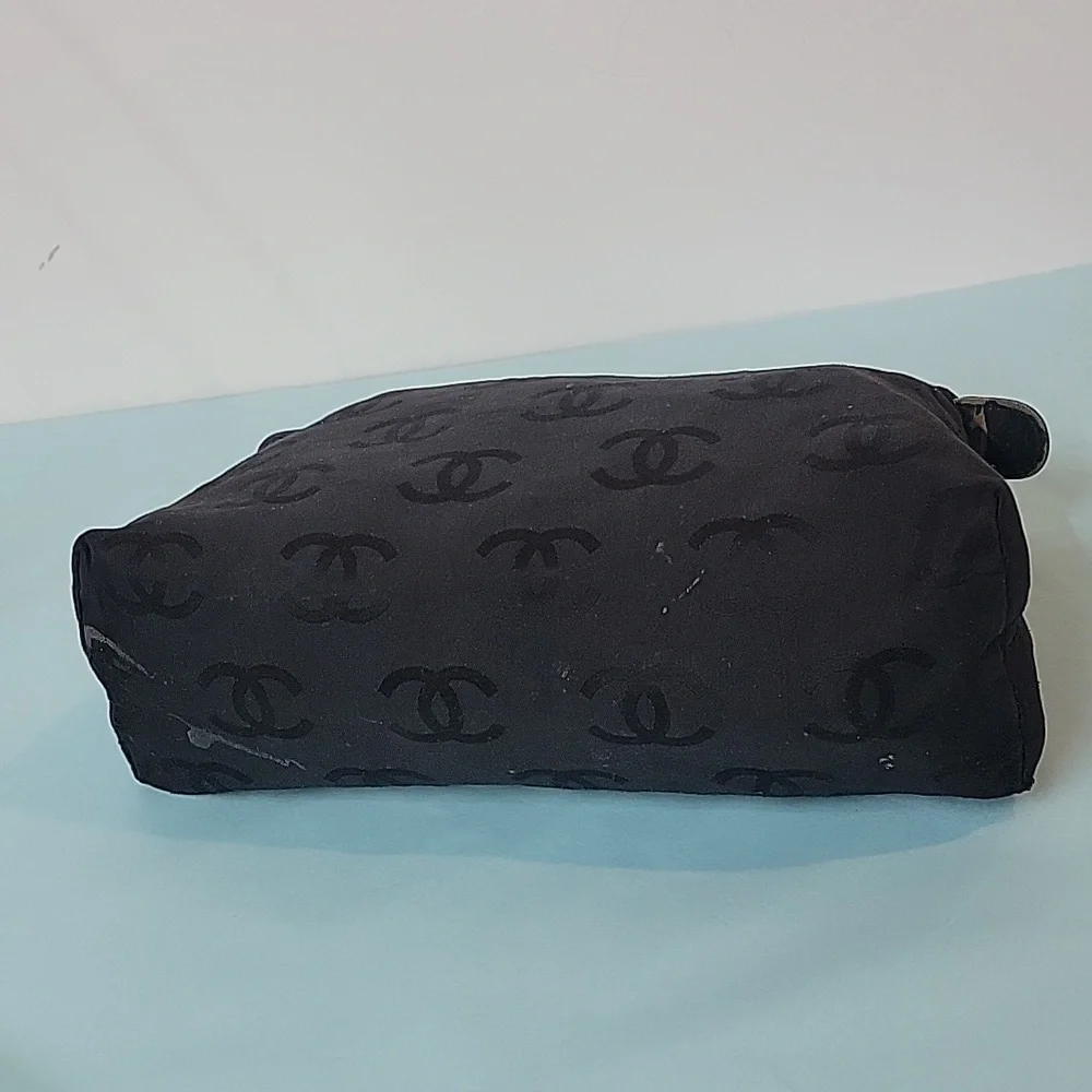 Chanel CC Logo Zip Closure Makeup Bag - Picture 8 of 16